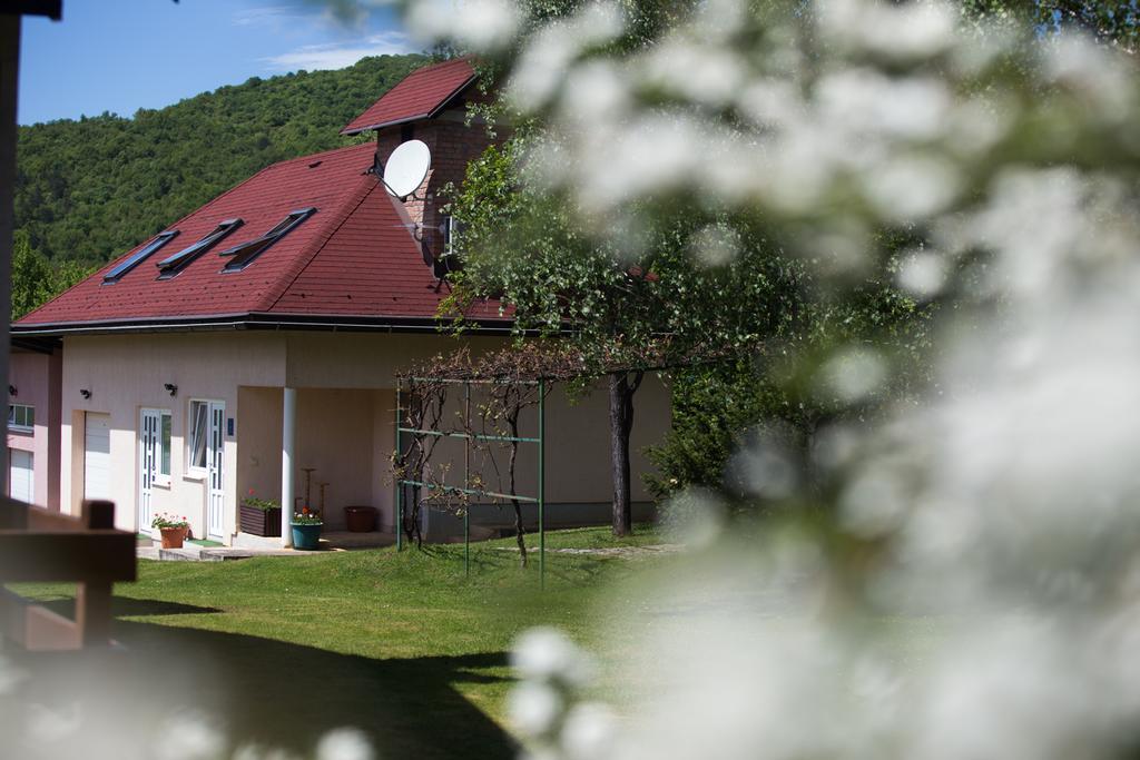 Apartment Oreskovic Otočac Exterior foto